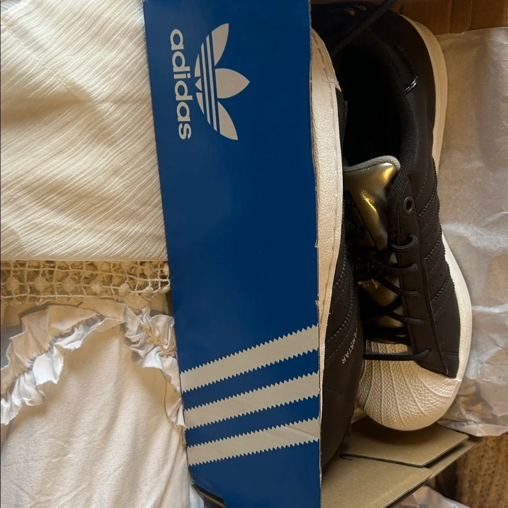 Adidas Superstar Men's Sneakers in Black and Gold - Picture 7 of 8